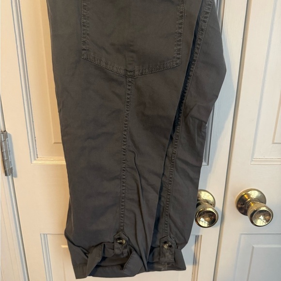 Women’s Must Have Gray Comfy Cargo Capris with pockets. Never Worn. - Picture 2 of 10